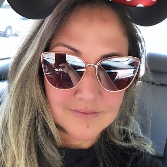 Meet your Posher, Juliana - Picture 1 of 1